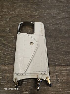 Bandolier Remi Magnet Wallet Ivory Croc/Gold Missing Strap Iphone 16 Pro